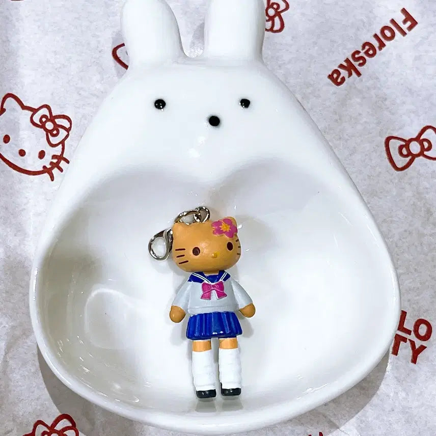 [BUNJANG] Hello Kitty Tanning Figure Keychain (Long Legs School Uniform) / 태닝키티 롱다리 교복 피규어 키링