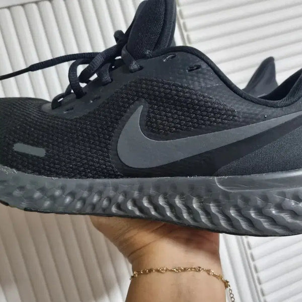 [BUNJANG] Nike Revolution Black Sneakers Size 280 / 나이키 레볼루션 검정색 운동화 사이즈280
