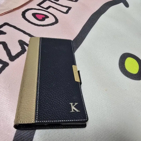 [BUNJANG] Leather Diary Case Navy/Beige with K Initial for S24 Ultra / 가죽 다이어리 케이스 네이비/베이지 K 이니셜.  s24울트라전용