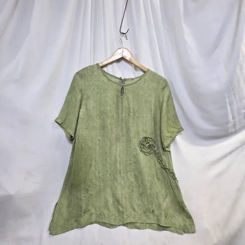 [BUNJANG] Floral Embossed Short Sleeve T-Shirt (Olive) / 인견올리브색 플로럴 엠보싱 반팔95