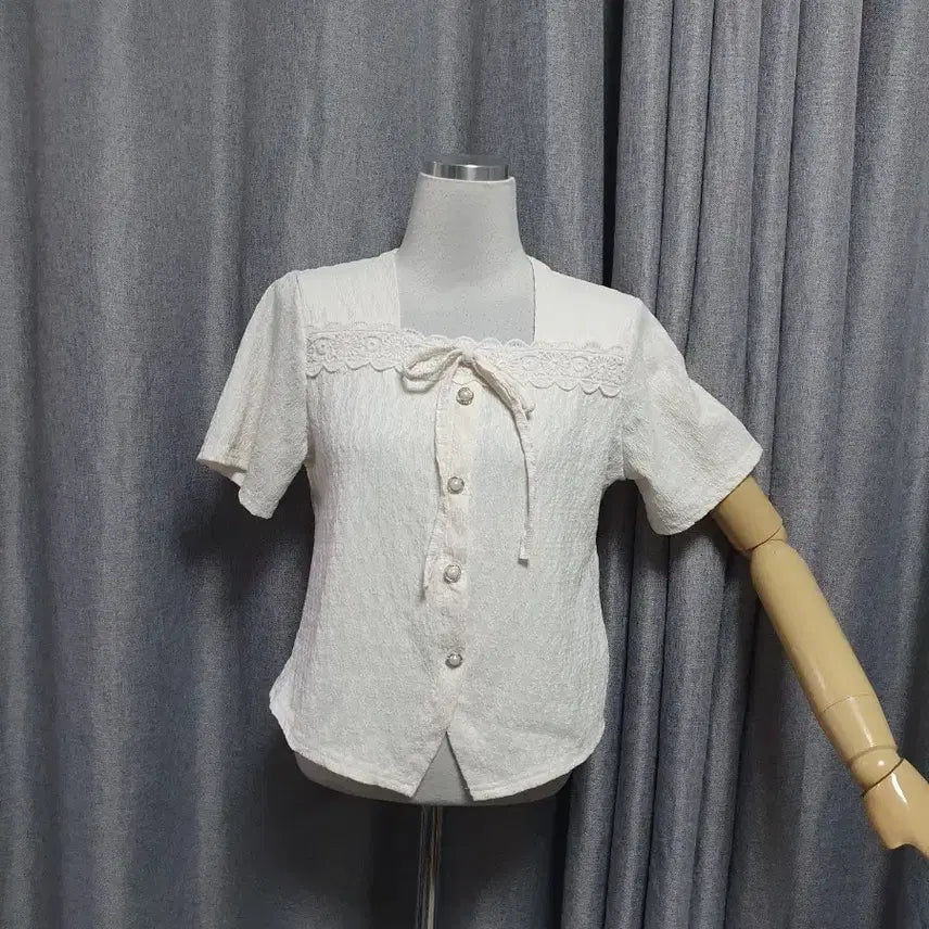 [BUNJANG] Cream Square Ribbon Blouse / 크림 스퀘어 리본 블라우스