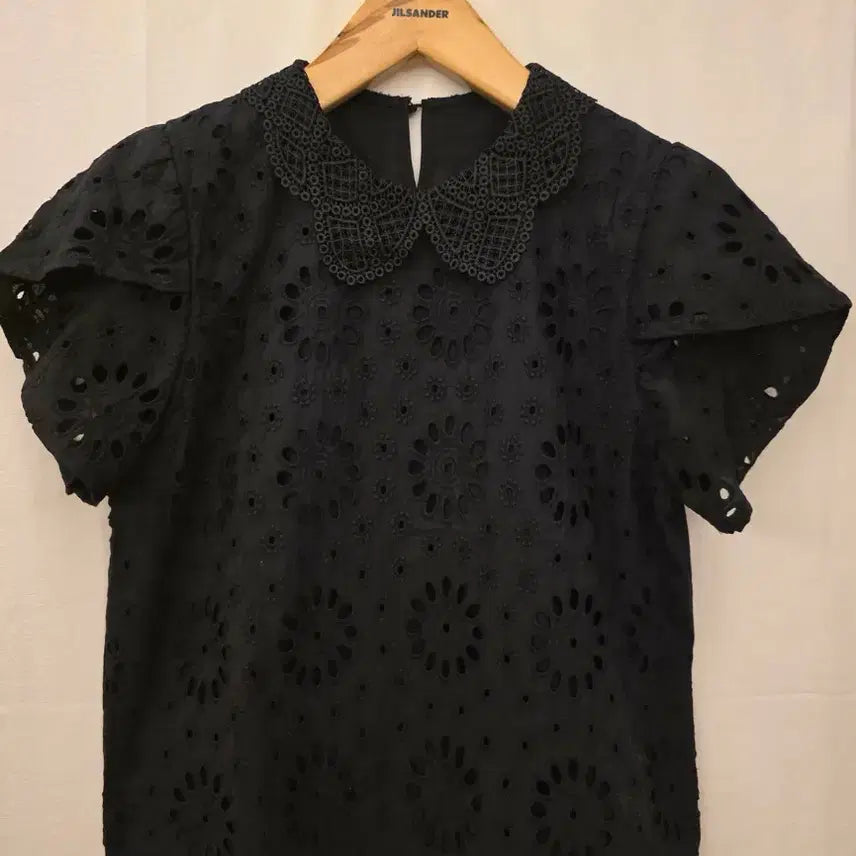 [BUNJANG] Black Punching Lace Wrap Sleeve Blouse / [새상품] 블랙 펀칭 레이스 랩소매