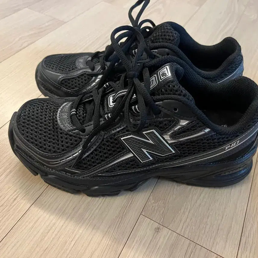 [BUNJANG] New Balance 740 Black Sneakers / 뉴발란스 740 블랙 운동화 230