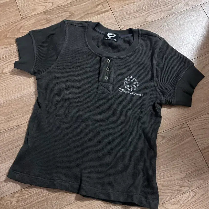 [BUNJANG] Wellbeing Express Henly Neck Short Sleeve T-Shirt (Tailored) / 웰빙익스프레스 헨리넥 반팔티 (길이수선)