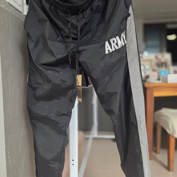 [BUNJANG] ARMY Logo Training Pants Black / 아미(ARMY) 트레이닝 바지 검정색