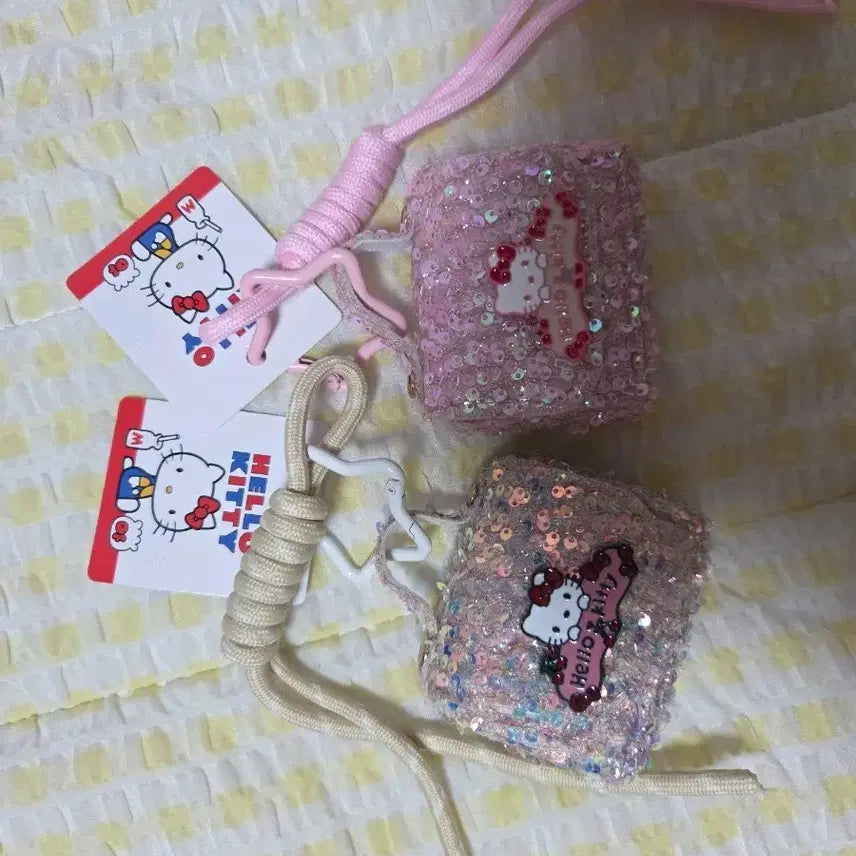 [BUNJANG] Hello Kitty Airpod Case Mini Bag Tote Strap Keychain 2 Types / [새상품]헬로키티 에어팟 케이스스팽글 미니 가방 토트백 스트랩 키링 2종