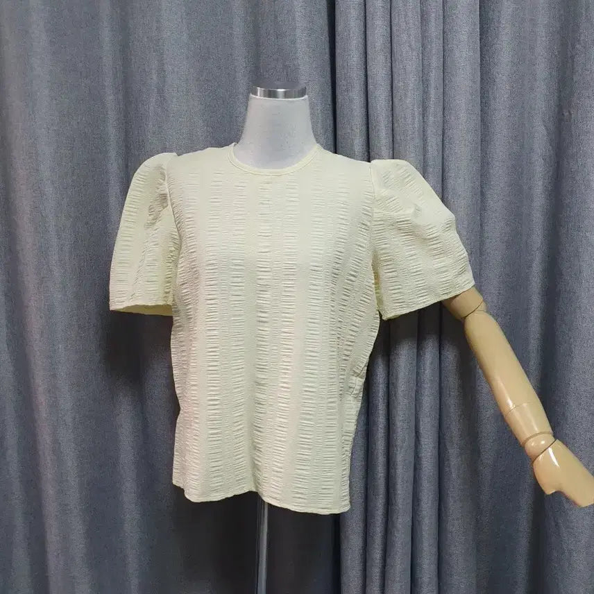 [BUNJANG] Cream Wrinkle Puff Blouse / 크림 링클 퍼프블라우스