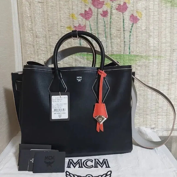 [BUNJANG] MCM Mila Tote Bag Shoulder Bag Black with Charm / 미사용정품)MCM 밀라 토트백 숄더백 블랙+참장식