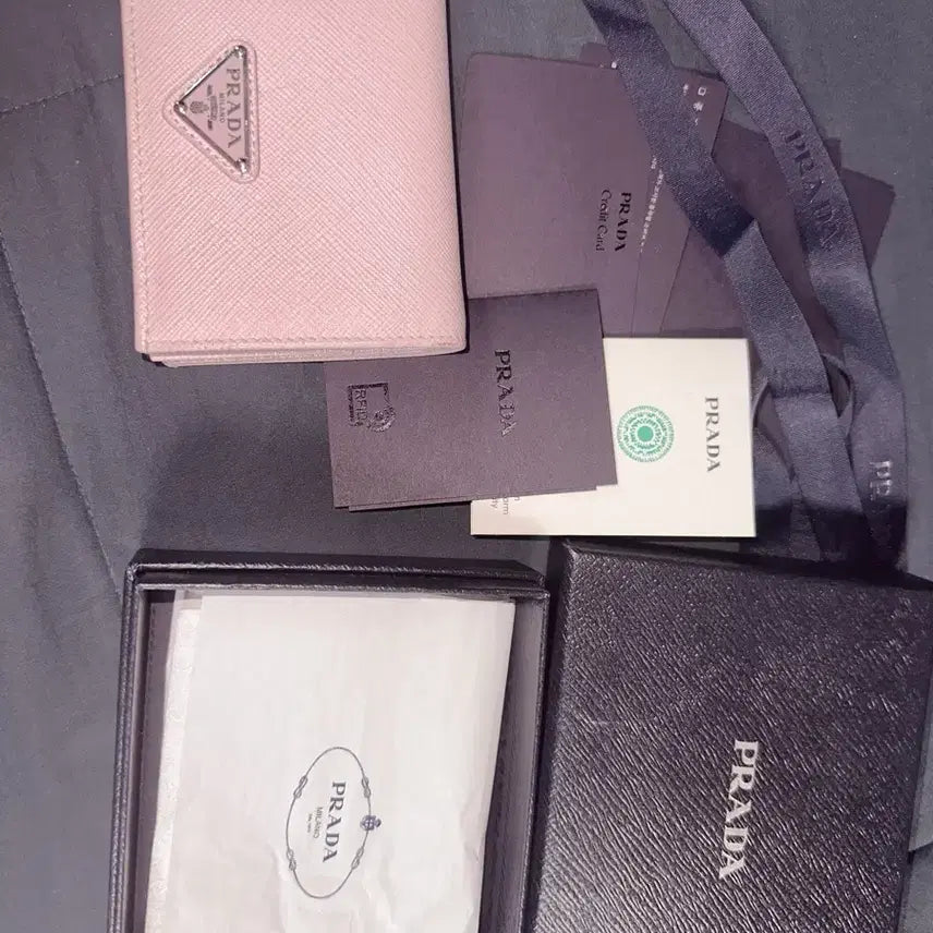 [BUNJANG] Prada Saffiano Bi-Fold Wallet Pink / 프라다 사피아노 반지갑 풀박스 핑크 샤넬 디올 지갑 클리시어 리즈리사