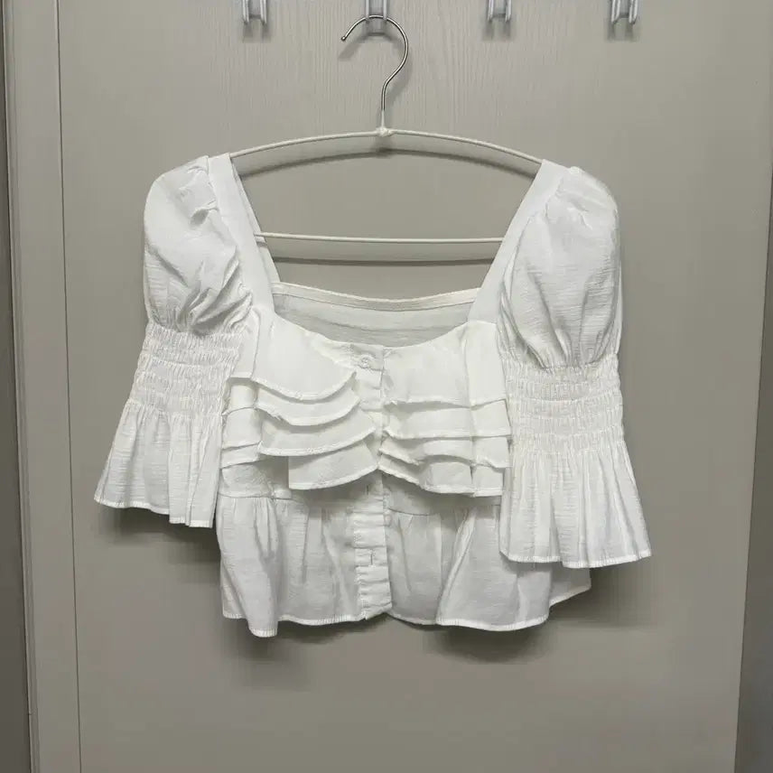 [BUNJANG] White Square Neck Frill Crop Blouse / 화이트 스퀘어 프릴 크롭 블라우스