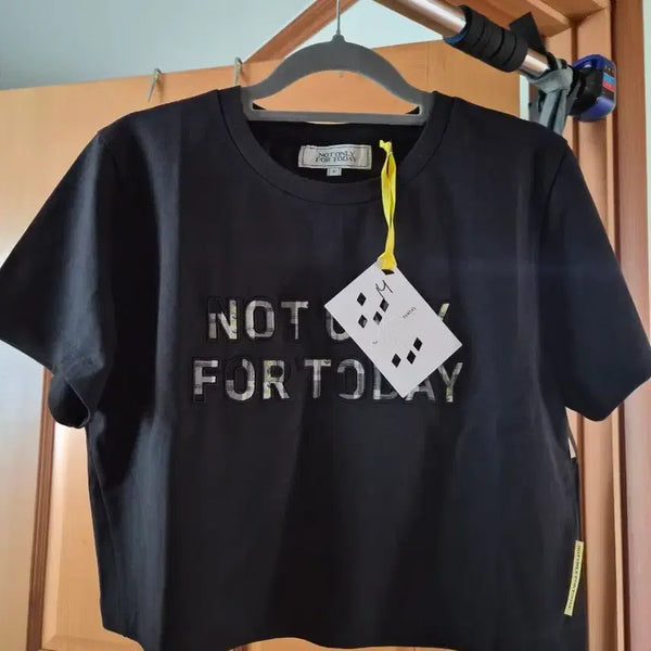 [BUNJANG] Not Only For Today Black Cropped T-Shirt / 낫온리포투데이 블랙 크롭반팔티