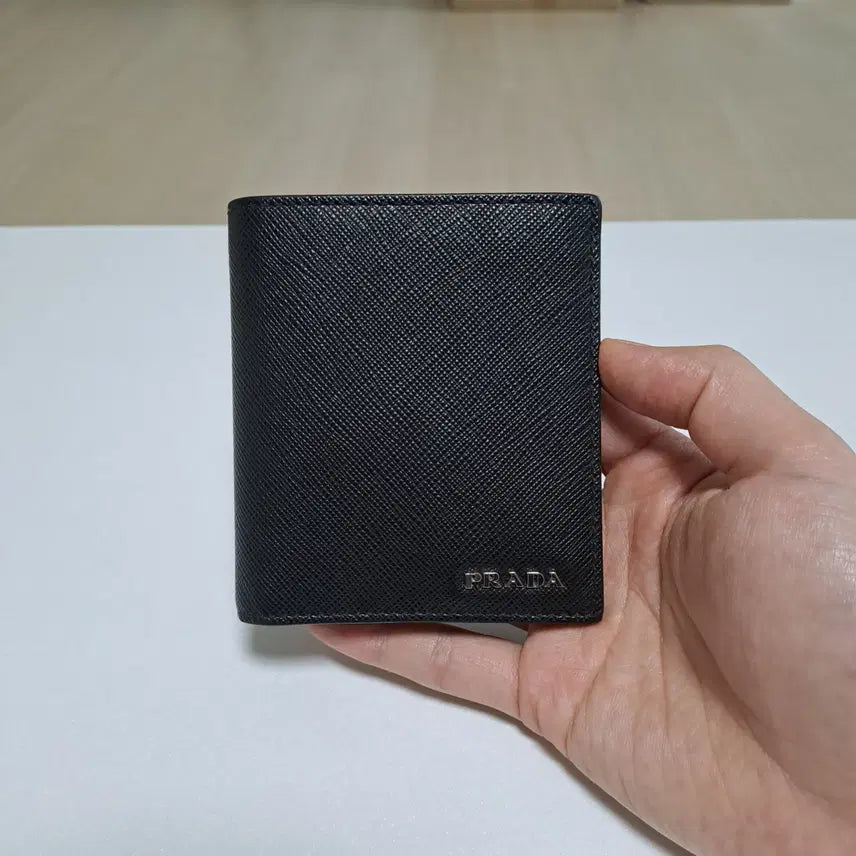 [BUNJANG] Prada Saffiano Leather Vertical Wallet Black / [100%/정품] 프라다 사피아노 가죽 세로형 반지갑 블랙