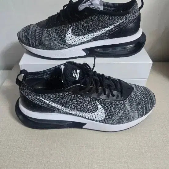 [BUNJANG] Nike Flyknit Max Sneakers Size 250 / 나이키 플라이니트 맥스 운동화 250