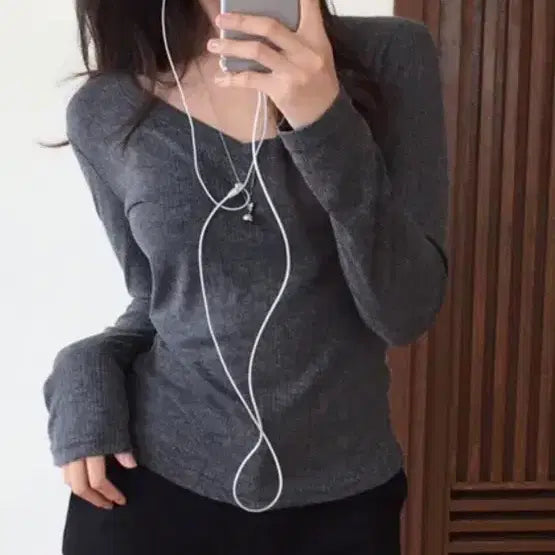 [BUNJANG] V-Neck Ribbed Long-Sleeve Basic Tee / 브이넥 골지핏 살안타템 얇는 긴팔 기본티