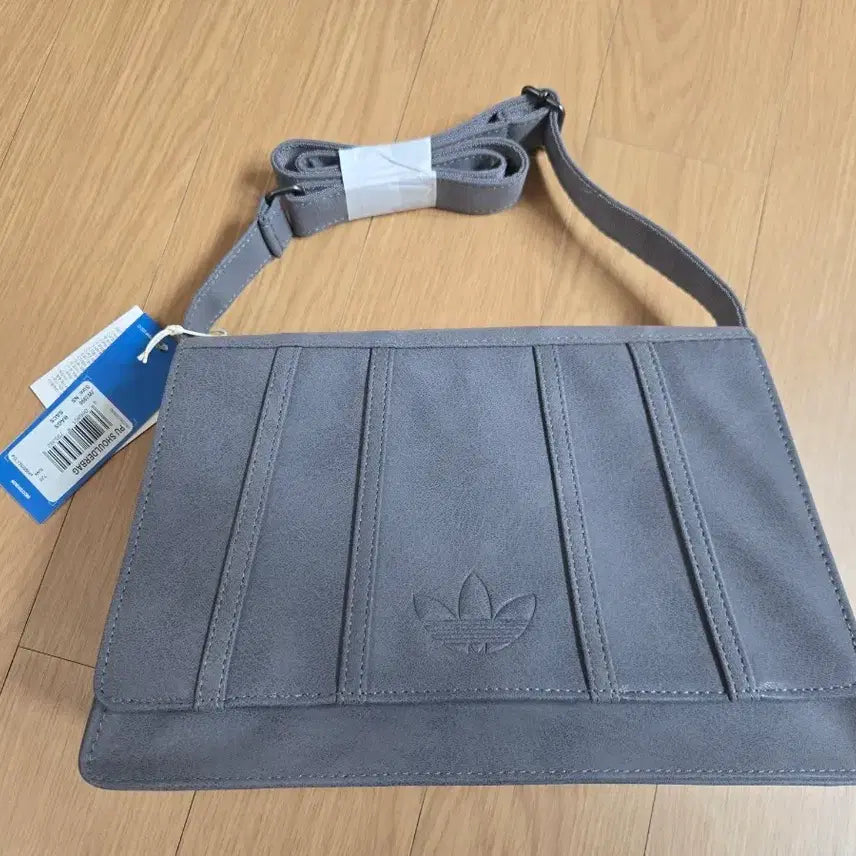[BUNJANG] Adidas Shoulder Bag JW3990 Grey / (새상품 정품) 아디다스 숄더백 가방 JW3990