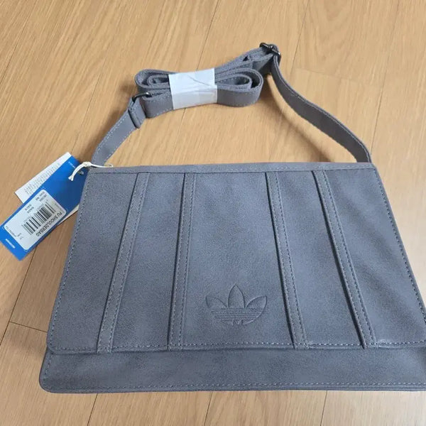 [BUNJANG] Adidas Shoulder Bag JW3990 Grey / (새상품 정품) 아디다스 숄더백 가방 JW3990