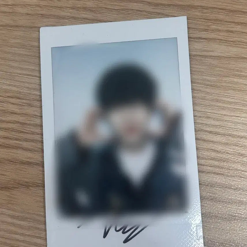 [BUNJANG] Lee Dong-hyun Signed Polaroids Bundle Set / 킥플립 동현 싸폴 싸인폴라 양도