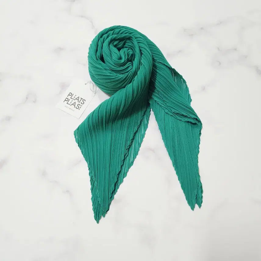 [BUNJANG] Pleats Please Scarf Fresh Green / 플리츠플리즈 스카프