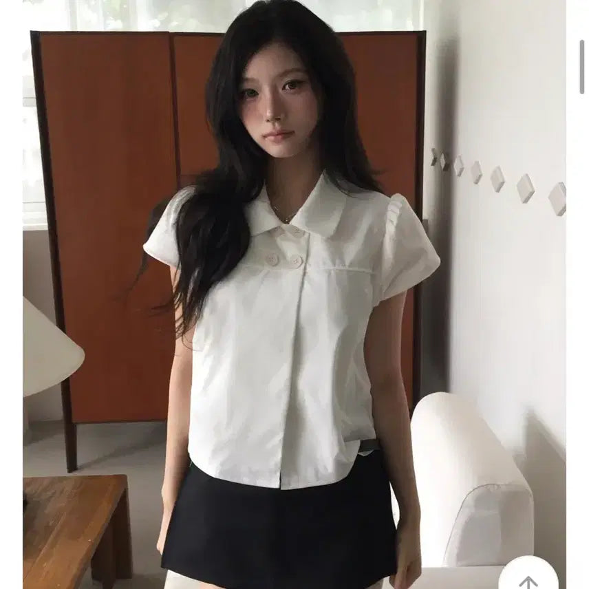 [BUNJANG] Abley Modimood Half Fit Double Collar Button Short Sleeve Blouse / 애이블리 모디무드 하프핏 더블 카라 단추 반팔 블라우스