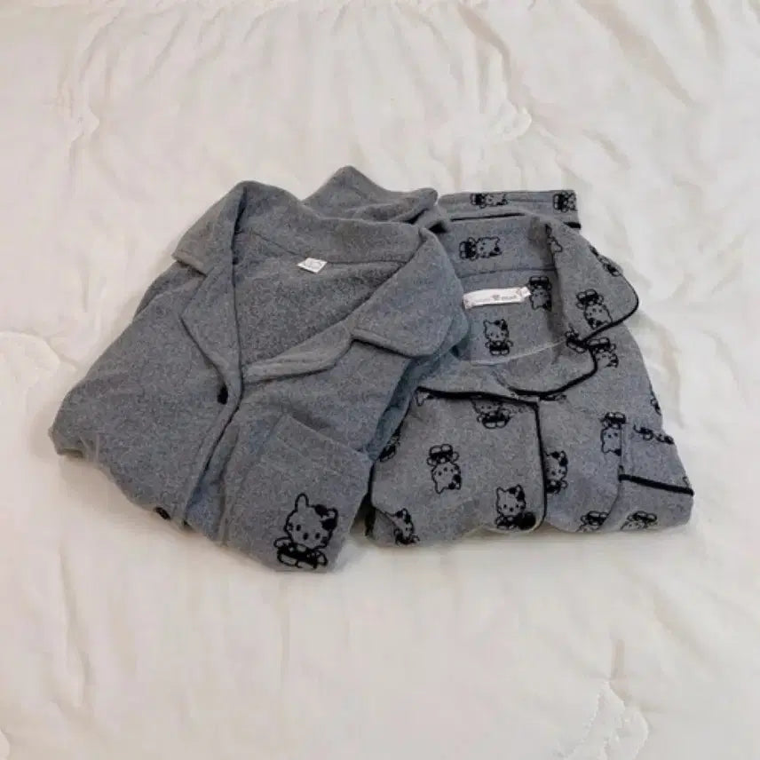 [BUNJANG] Hello Kitty Gray Sleepwear Cute Homewear Set / 헬로키티 그레이 수면잠옷 귀여운 홈웨어 세트