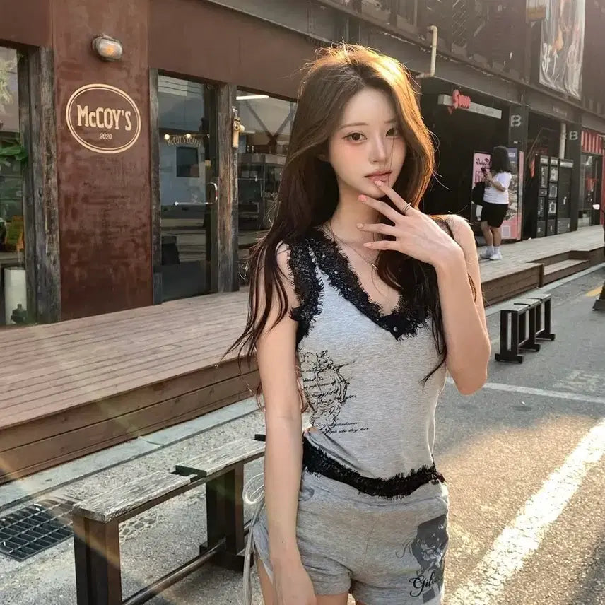 [BUNJANG] GilaarChive Lace Blur Graphic Sleeveless Grey / 길라아카이브 레이스 블러 그래픽 슬리브리스 그레이 레이스 나시