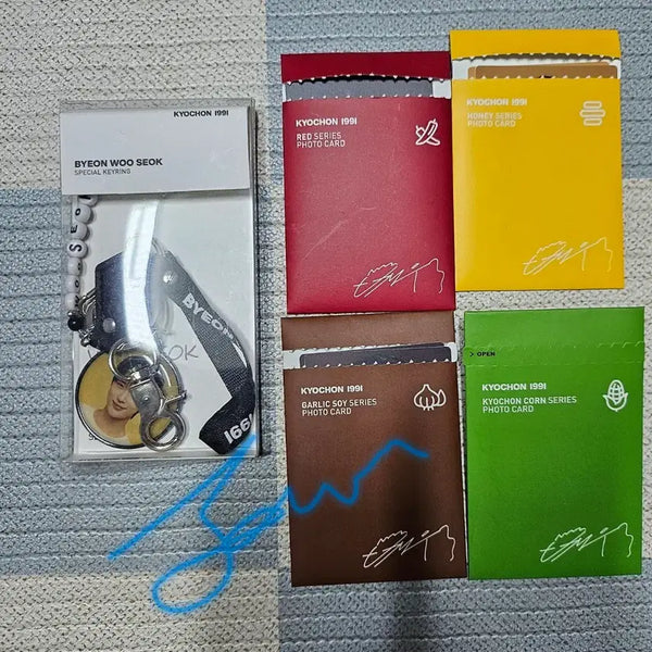 [BUNJANG] Byun Woo Seok Kyochon Version 4 Photocard & Keyring Set / 변우석 교촌4버전포카+키링