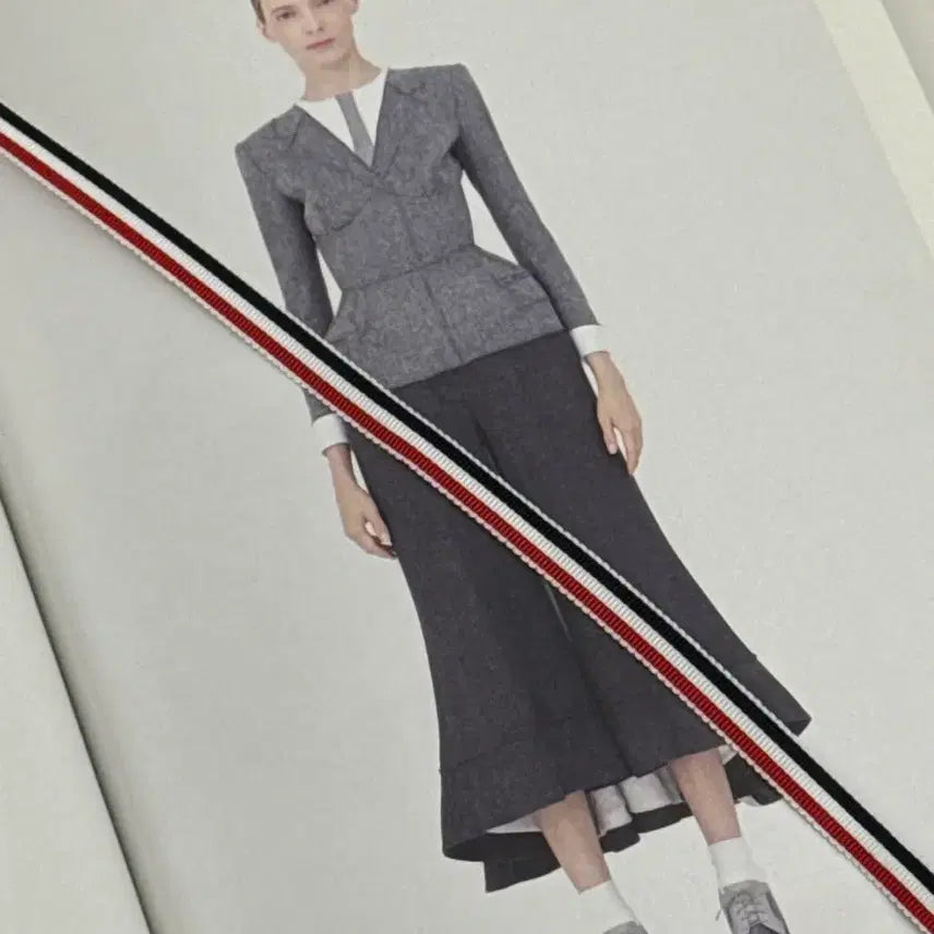 [BUNJANG] Thom Browne Brand Art Book / 정가이하 / Thom Browne 톰브라운 브랜드 아트북