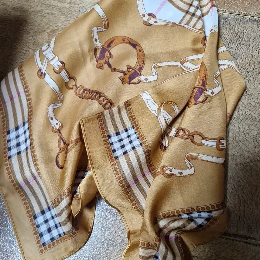 [BUNJANG] Burberry Style Silk Scarf with Horse Motif / 버버리 스타일 실크 스카프