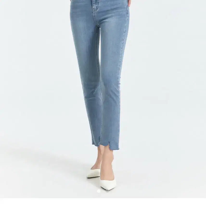 [BUNJANG] MIXXO Cropped Hem Slim Straight Fit Denim / 미쏘 밑단 컷팅 슬림일자핏 데님