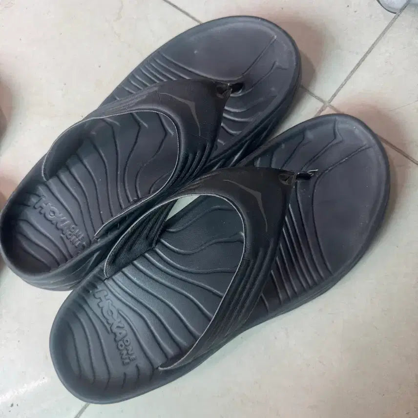 [BUNJANG] Hoka Flip-Flops Size 270 / 호카 쪼리 270