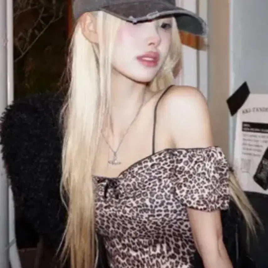 [BUNJANG] Leopard Print Two-Way Puff Off-Shoulder Top / 호피 투웨이 레오파드 퍼프 오프숄더 티