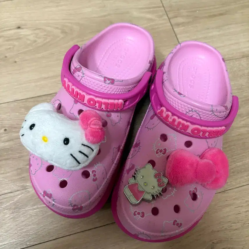 [BUNJANG] Crocs x Hello Kitty Collaboration Sandals (W5) / 크록스정품 헬로키티 콜라보 (W5) 220