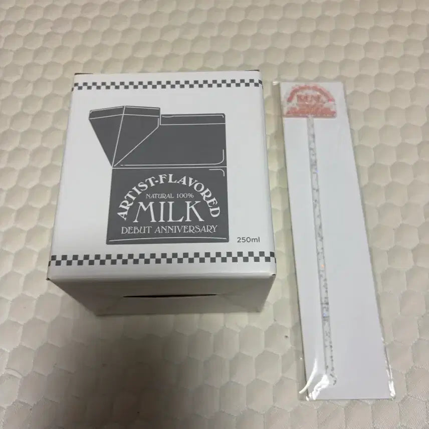 [BUNJANG] Red Velvet 6th Anniversary Milk Glass + Muddler Set / 레드벨벳 6주년 기념 밀크글라스+머들러 양도합니다