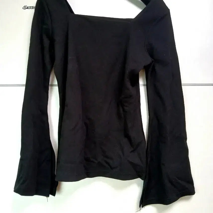 [BUNJANG] Black Square Neck Long Sleeve T-Shirt / 블랙 스퀘어넥 긴팔 티셔츠