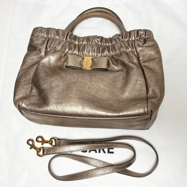 [BUNJANG] Salvatore Ferragamo Vara Ribbon Leather Drawstring Top Handle Crossbody Bag / 정품 페라가모 바라리본 가죽 셔링 복조리형 탑핸들 크로스백