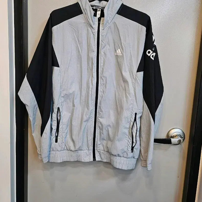 [BUNJANG] Adidas Woven Windbreaker Jumper Size 110 / 아디다스우븐 바람막이점퍼 110상태깨끗아주좋아요