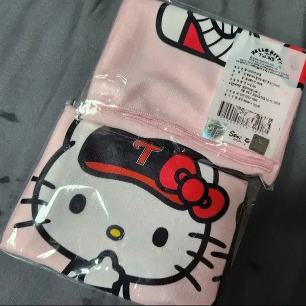 [BUNJANG] LG Twins Hello Kitty Collaboration Cooling Towel / 실물. LG트윈스 헬로키티 쿨타올