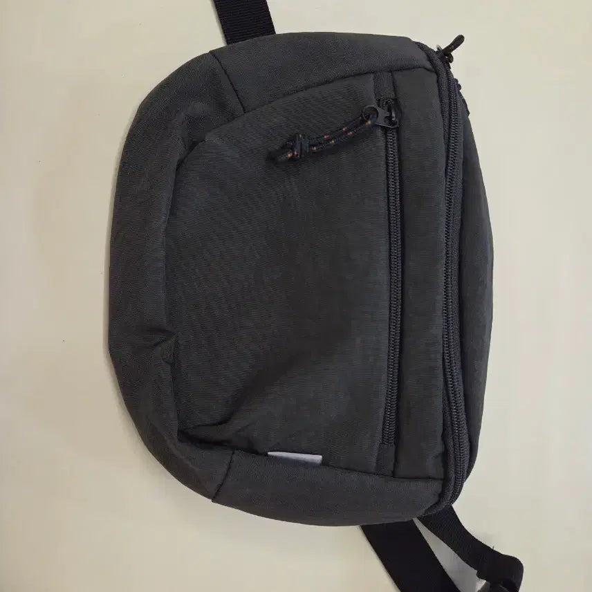 [BUNJANG] Series Sling Bag Grey New / 시리즈 슬링백 그레이 새상품