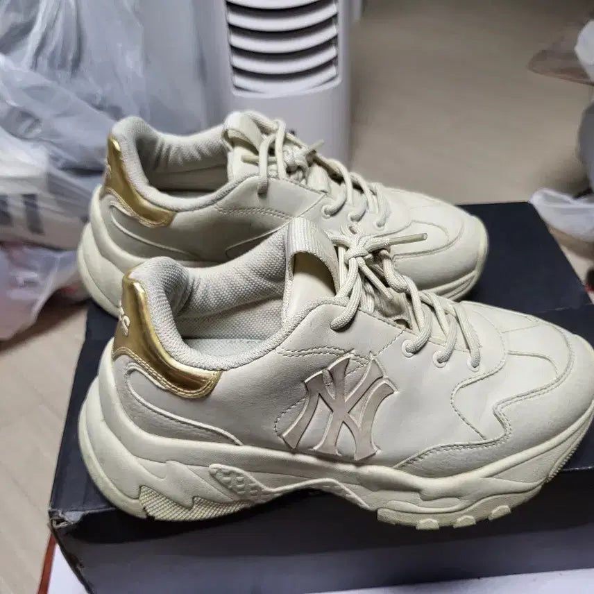 [BUNJANG] MLB Yankees Big Ball Chunky Sneakers Beige Gold 235mm / MLB 양키스 빅볼 청키 운동화 베이지 골드 235mm 상태매우좋음