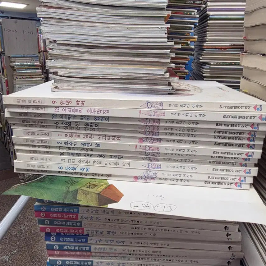 [BUNJANG] Little Twins Korean Froebel 12-Volume Set Children's Used Books / 리틀 트윈즈 한국프뢰벨 12권 세트 어린이책 중고책