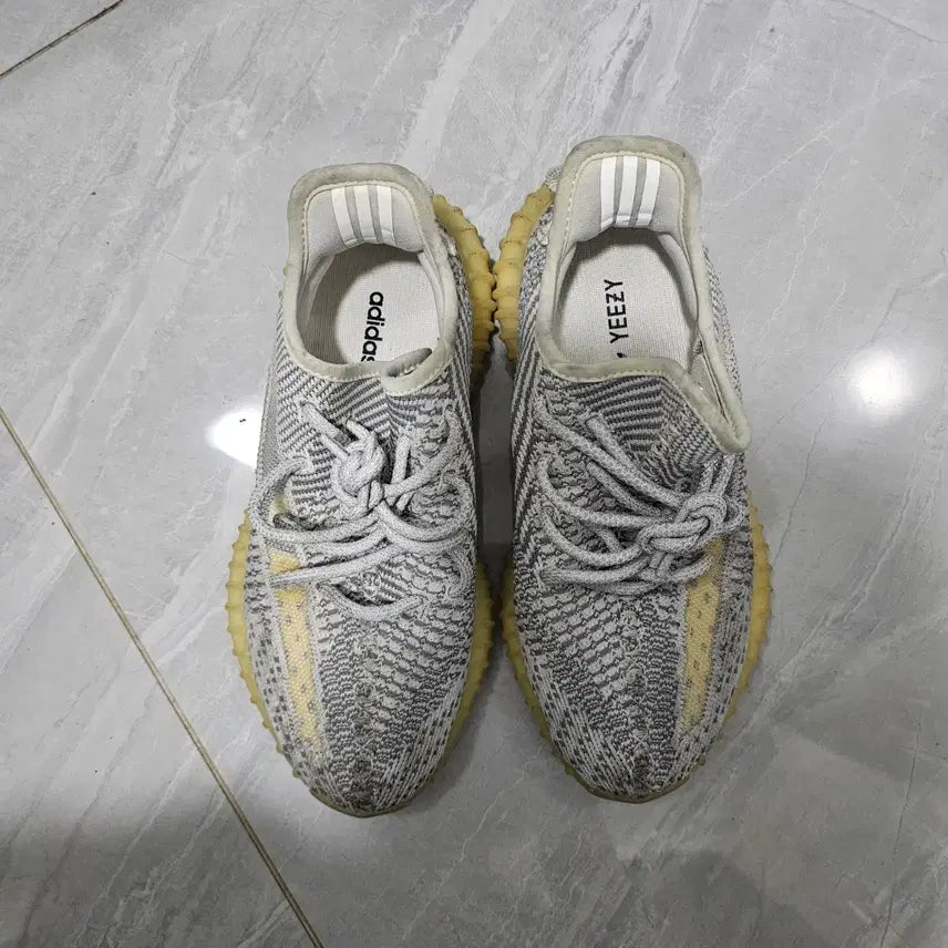 [BUNJANG] Adidas Yeezy Boost 350 V2 Static / 아디다스 이지부스트 350 V2 스태틱 (230)