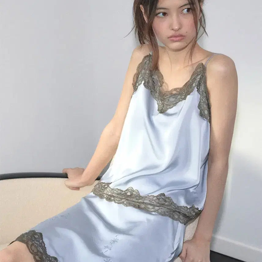 [BUNJANG] Margarin Fingers Lace Satin Sleeveless Top / 마가린핑거스 레이스 새틴 슬리브리스