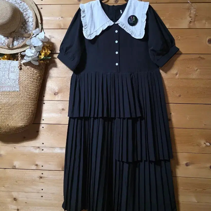 [BUNJANG] Color Block Pleated Dress with Corsage Detail / 카라배색 캉캉 주름원핏. /코사지 코디용입니다