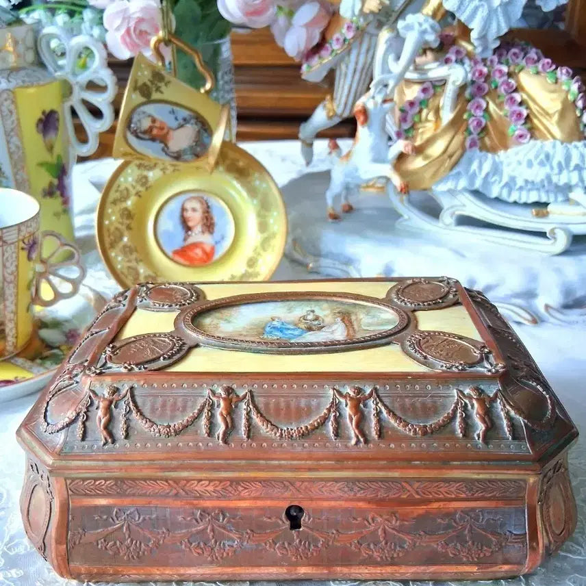[BUNJANG] French Antique Bronze Trinket Box with Cherub Relief / 프랑스 앤틱 브론즈 트랭켓