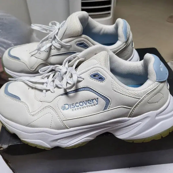 [BUNJANG] Discovery Expedition White Sneakers 260mm / 디스커버리 화이트 운동화 260mm 상태최상