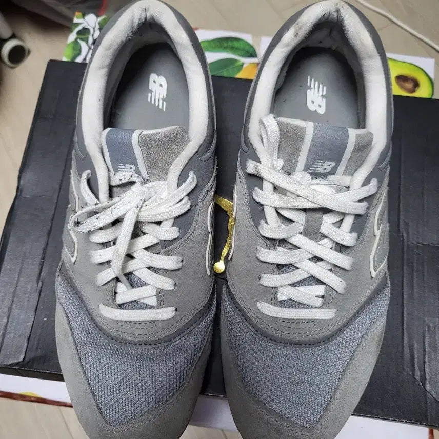 [BUNJANG] New Balance WL697CR Grey 280mm Sneakers / 뉴발란스 WL697CR 그레이 280mm 상태좋음