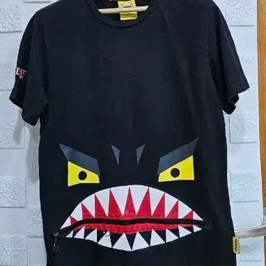 [BUNJANG] Elstingco Black Shark Mouth Design T-Shirt M / (O)엘스팅코 블랙 상어 입 디자인 티셔츠 M