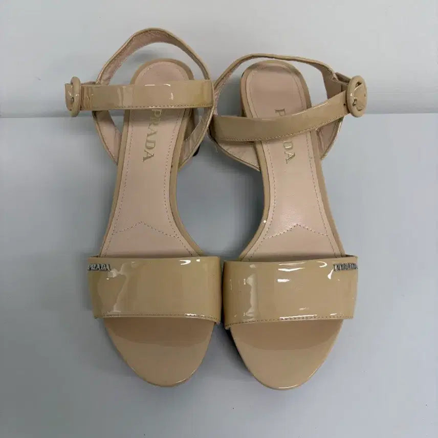[BUNJANG] Prada Steel Patch Enamel Sandals Beige 37.5 / [정품] 프라다 스틸 패치 애나멜 베이지 샌들 37.5 (240~245)