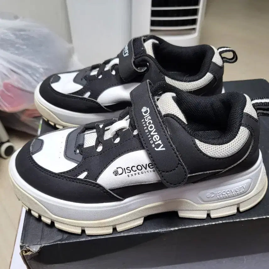 [BUNJANG] Discovery Expedition Sneakers Black White 220mm / 디스커버리  운동화 블랙 화이트 220mm 상태매우좋음