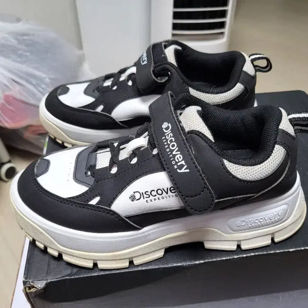 [BUNJANG] Discovery Expedition Sneakers Black White 220mm / 디스커버리  운동화 블랙 화이트 220mm 상태매우좋음